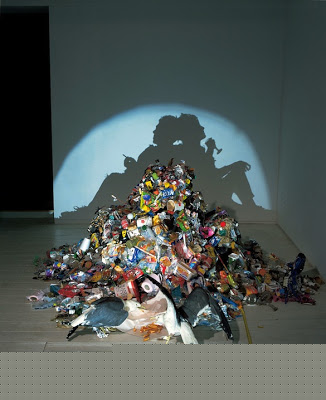 Dirty white trash (with gulls) ? Tim Noble et Sue Webster, 1998